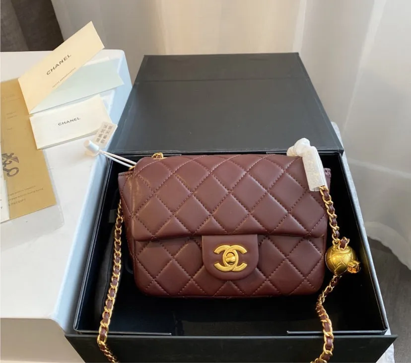 Burgundy Chanel woman handbag