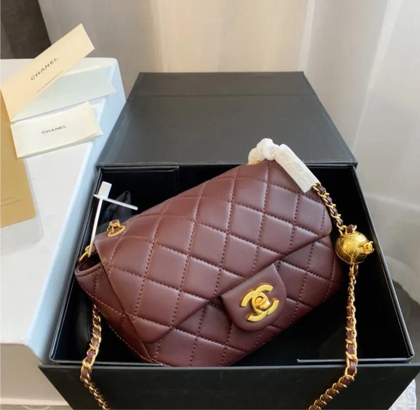 Burgundy Chanel woman handbag