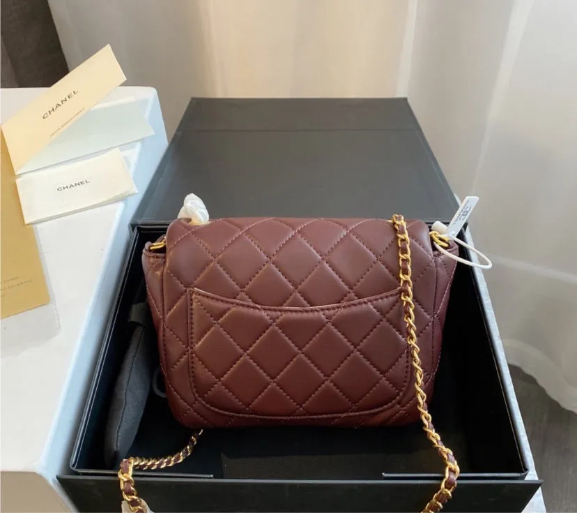 Burgundy Chanel woman handbag