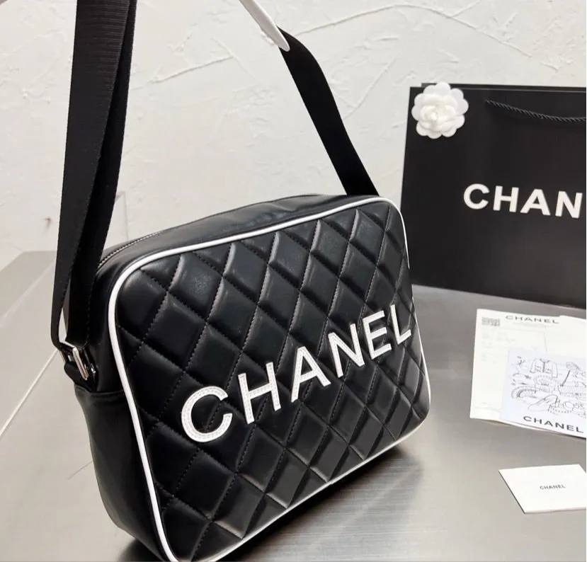 Chanel woman Shoulder bag