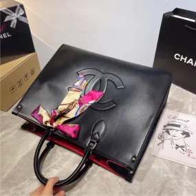 Large Leather Chanel woman handbag